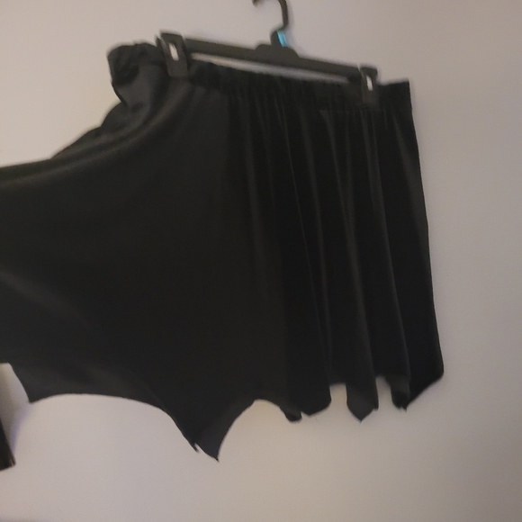 HOT TOPIC Batwing Hem Black Velvet Skirt - Picture 2 of 11